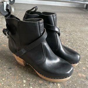 Swedish Hasbeens black leather clog boots 37